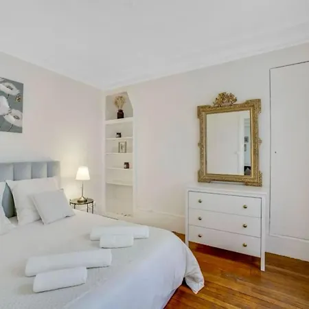 Magnifique Tour Eiffel / Rue Cler Apartment